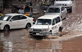 মালিবাগের রাস্তা নয় যেন এক নদী!