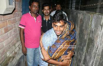 মায়ের কোলে মিরাজ