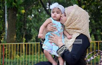 মমতাময়ী মায়ের আদর