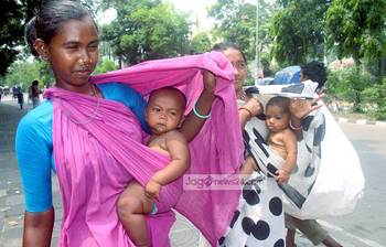 মায়ের আঁচল তলে স্নেহের ছায়া