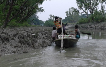 তারা সকালে ছাত্র বিকেলে জেলে