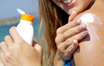 শীতের শুরুতে তৈলাক্ত ত্বকের যত্ন নেওয়ার ৬ টিপস