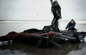 বেয়ার গ্রিলসের ঝুঁকিপূর্ণ ৮ ছবি