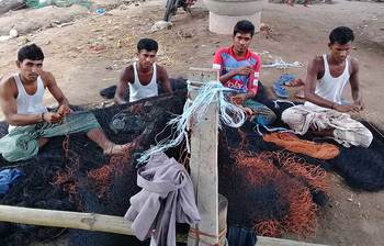 কুয়াকাটার জেলে পাড়ার ব্যস্ততা