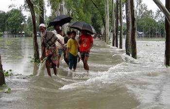 কুড়িগ্রামে ধরলার পানিতে ডুবেছে জনপথ
