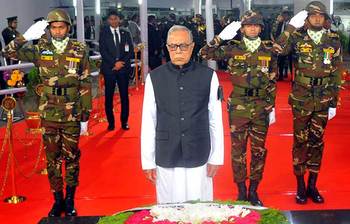 শোক দিবসে রাষ্ট্রপতি-প্রধানমন্ত্রীর শ্রদ্ধা নিবেদন