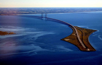 বিশ্বের যেসব ব্রিজ দুই দেশের সীমান্ত ছুঁয়েছে