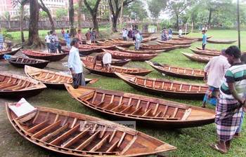বুড়ির হাটে নৌকার হাট