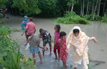 জোয়ারের পানিতে প্লাবিত পিরোজপুরের নিম্নাঞ্চল