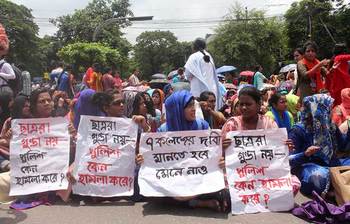 রাজধানীর নীলক্ষেতে শিক্ষার্থীদের অবরোধ