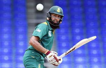 নতুন রেকর্ড গড়লেন হাশিম আমলা