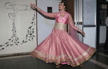 নৃত্যের তালে ডেইজী