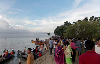 পদ্মার পাড়ে ঈদ মিলনমেলা