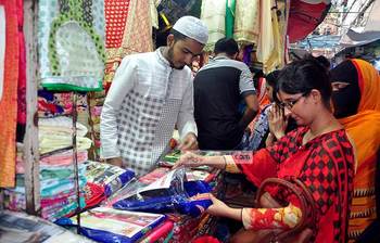 জমে উঠছে ঈদের বাজার