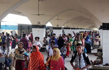 রাজধানীতে ফিরতে শুরু করেছে মানুষ