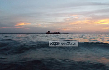 পদ্মার বুকে অপরূপ বিকাল