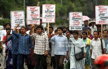 ভাস্কর্য সরানোর প্রতিবাদে বিক্ষোভ