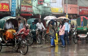 বৃষ্টিভেজা নগর জীবন