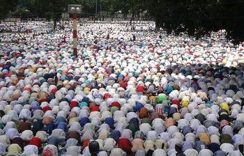 বৃহত্তম ঈদের জামাত শোলাকিয়ায় অনুষ্ঠিত