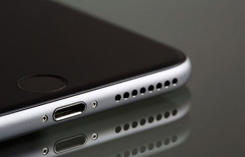 স্মার্টফোনের চার্জ বাঁচানোর ৭টি সহজ উপায়