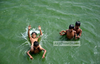 তীব্র তাপদাহে পুড়ছে দেশ