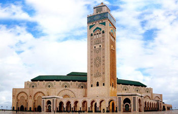 সাগরতীরে চোখজুড়ানো মরক্কোর দ্বিতীয় হাসান মসজিদ