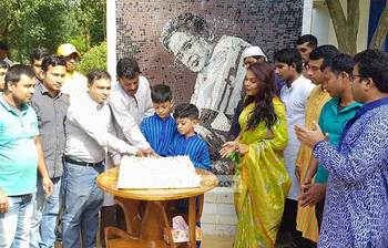 নুহাশ পল্লীতে হুমায়ূন আহমেদের জন্মদিন পালন