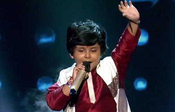 বলিউড তারকাদের মন কেড়েছে যে শিশু