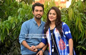 শুটিং স্পটে জোভান-উর্মিলা