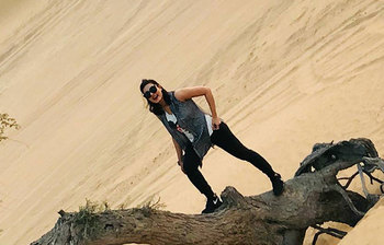 দুবাইয়ের মরুভূমিতে মাহি