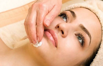 শীতে ত্বক ভালো রাখার সহজ ৮ উপায়