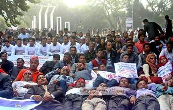 আমরণ অনশনে প্রাথমিক বিদ্যালয়ের সহকারী শিক্ষকরা