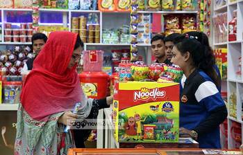 ছবিতে ঢাকা আন্তর্জাতিক বাণিজ্য মেলা