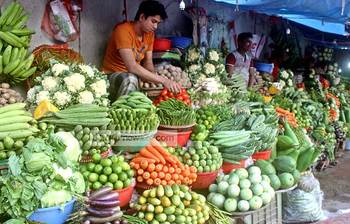 বাজারে সবজির দাম কমতে শুরু করেছে