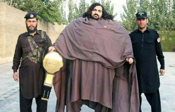 পৃথিবীর সবচেয়ে শক্তিশালী মানুষ!