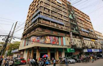 সিনেমা হলের দুঃসময় চলছে