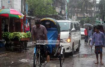 বৃষ্টিভেজা রাজধানী