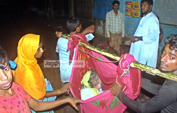 রোহিঙ্গাদের বেঁচে থাকার লড়াই