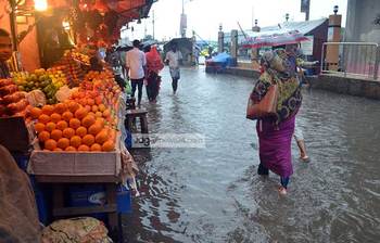 বৃষ্টির দিনে সদরঘাট