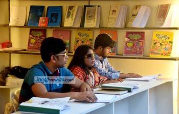 বইমেলায় স্পর্শ ব্রেইল প্রকাশনীর স্টল