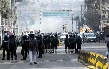 রায় ঘোষণার পর পুলিশ-বিএনপি অ্যাকশন