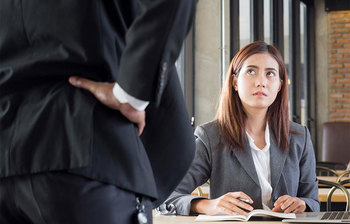 অফিসে বসকে সামলানোর সহজ ৮ উপায়