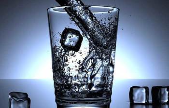 গরমের সময় ফ্রিজের ঠান্ডা পানি পানে যেসব সমস্যা হতে পারে