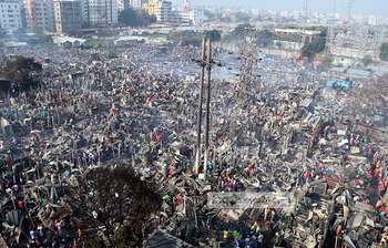 রাজধানীর মিরপুরে বস্তিতে ভয়াবহ আগুন