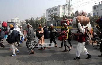ইজতেমার দিকে ছুটছেন ধর্মপ্রাণ মুসল্লিরা