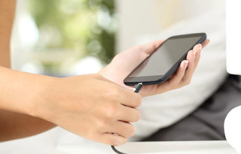 মোবাইল চার্জ করার সময় যেসব বিষয়ে খেয়াল রাখবেন