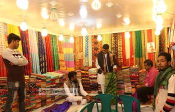 বাণিজ্য মেলার ব্যস্ত সময়