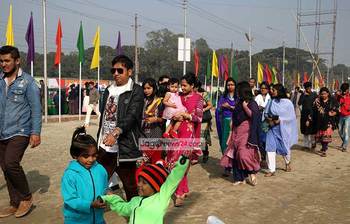 ছুটির দিনের বাণিজ্য মেলা