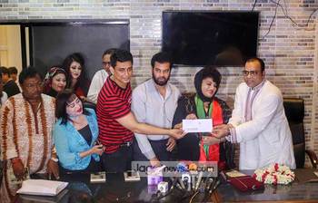 অঞ্জু ঘোষকে চলচ্চিত্র শিল্পী সমিতির বিশেষ সংবর্ধনা প্রদান