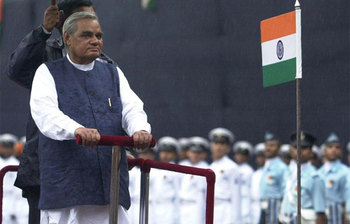 ভারতের মানুষ অটল বিহারী বাজপেয়ীকে যে ১২টি কারণে ভুলতে পারবে না